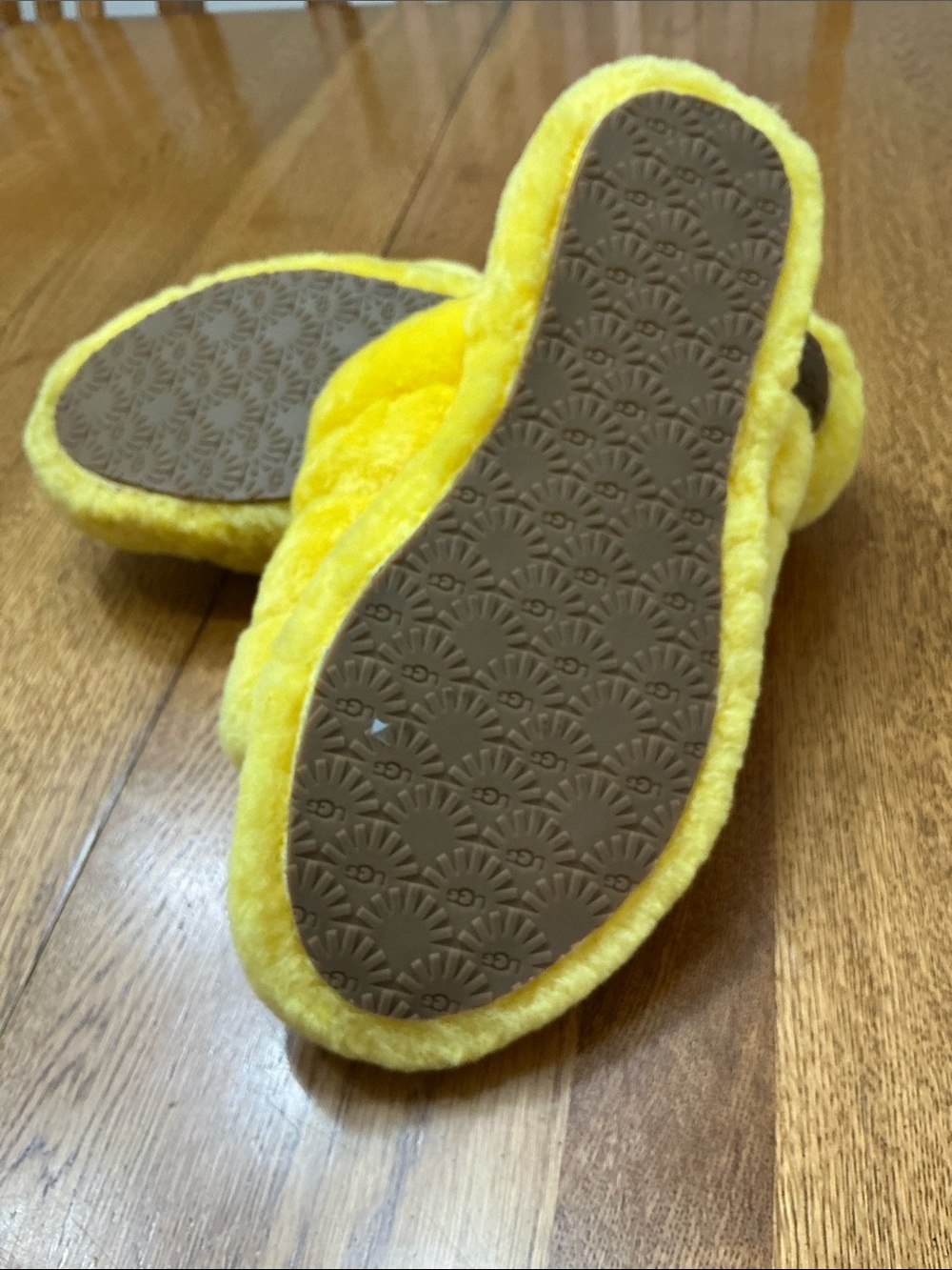 Woman’s UGG Fluff Yeah yellow slides. Size 5. Sheepskin. Elastic strap. Like new - Picture 6 of 7